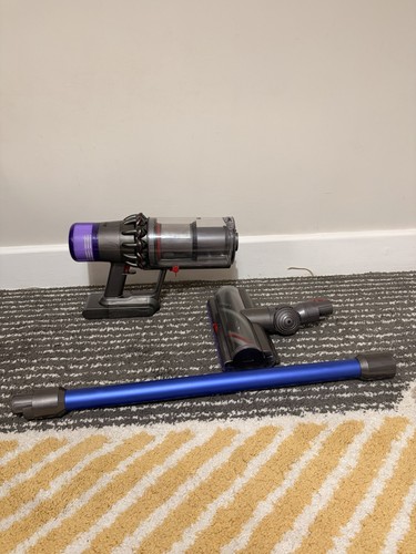 Dyson v11 absolute new - dyson, charger